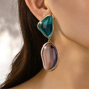 Bijoux fantaisie en gros, accessoires pour femmes pas chers, boucles d'oreilles longues en résine, géométriques, tendance, plaquées or 18 carats, alliage de zinc - Product Image 3