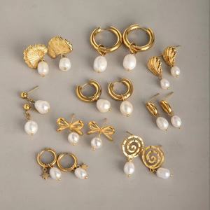 Joyería de Moda al por Mayor, Aros de Acero Inoxidable Chapados en Oro de 18k, Pendientes de Perlas para Mujer, Pendientes Largos con Perlas - Product Image 3