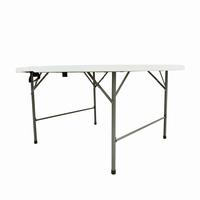 Table pliante en plastique HDPE moderne, légère et robuste, avec poignée de transport, idéale pour les hôtels, les pique-niques en plein air et le camping (vente en gros)