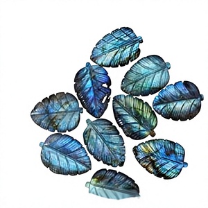 Cabujón de Labradorita Natural Tallada en Forma de Hoja con Destello Azul, Certificado IGI, Tratado Térmicamente, Efecto de Juego de Color/Fuego, Gema Semipreciosa para - Product Image 1