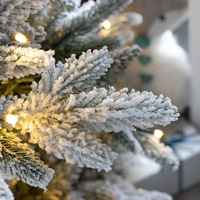 Sapin de Noël floqué pré-éclairé avec éclairage LED blanc chaud, branches en PVC pliables, support métallique, décoration intérieure pour les fêtes