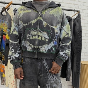 Sudadera con capucha y cremallera de corte holgado, extragrande y corta, con bajo sin rematar, de algodón con efecto lavado vintage, estilo streetwear, con gráfico de calavera gótica personalizado - Product Image 1