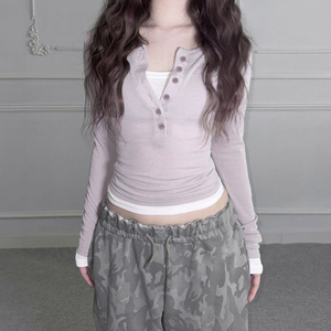 Camiseta de Manga Larga con Cuello en V de Color Sólido con Diseño de Dos Piezas Simuladas, Ajuste Entallado y Hombros Regulares, Tejido Transpirable para Otoño, para Mujer - Product Image 1