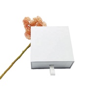 Boîtes d'emballage créatives et uniques pour bijoux avec gaufrage et pelliculage mat, matériaux recyclés, couleurs personnalisées pour bagues et montres
