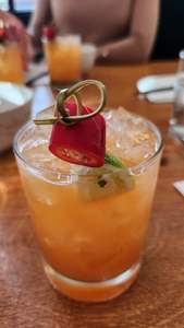 Brochetas de nudo anudado de té de bambú Selecciones para cócteles Brocheta de fruta roja Brocheta de lazo - Product Image 3