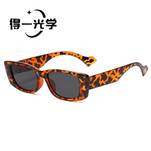 De Yi <b>Optics</b> Fashion Sunglasses For Women UV400 PC Frame Small Square Style Outdoor Use - Product Image 5
