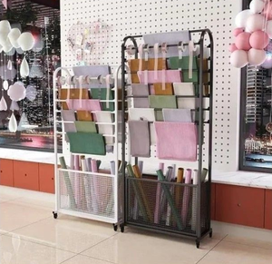 Présentoir de boutique florale moderne Nouveaux rubans de papier d'emballage de fleurs sur pied Cordes de satin Présentoir d'étagère florale colorée - Product Image 2