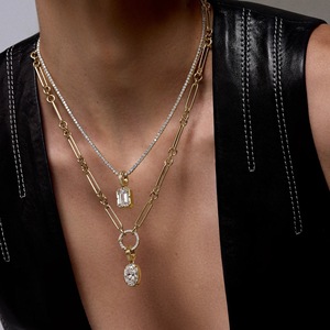 Collana con Ciondolo Minimalista a Cubo di Zucchero con Zirconi, Gioiello Elettroplaccato in Rame Bambù di Lusso Leggero e Versatile - Product Image 3