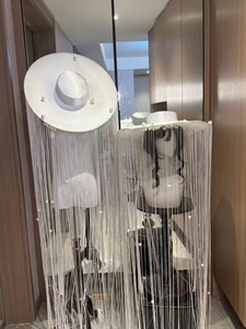 Cappello da sposa di lusso con frange, cappello da sole in raso decorato con perle e velo lungo con frange per matrimoni e servizi fotografici - Product Image 5