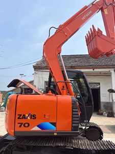 Excavadora Usada Hitachi ZX70 Fabricada en Japón con Motor Isuzu, PLC y 90% Nueva, 7 Toneladas en Venta - Product Image 3