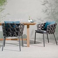 Ensemble de chaises et table d'extérieur empilables FERA en corde tressée légère - Utilisation scolaire, imperméable, écologique, design moderne