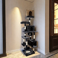 Arbres à chat de qualité supérieure, design tendance, jouets pour chats d'intérieur, griffoirs pour grands chats, en sisal, peluche et bois, emballés en cartons.