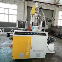 Machine d'extrusion pour la production de bandes d'étanchéité pour portes et fenêtres en PVC, TPE, TPV, TPU, TPR flexibles en plastique
