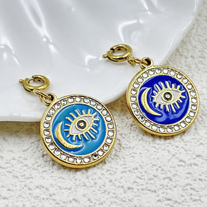 Amuletos Surtidos para Niños con Símbolos de Protección: Ojo Turco y Hamsa |   Collares con Colgante de Acero Inoxidable Chapado en Oro de 18K - Regalo de Moda - Product Image 3