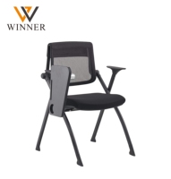Chaise de bureau moderne de haute qualité en maille avec accoudoirs fixes, design pliable, bureau d'écriture configurable pour les salles de classe et de formation