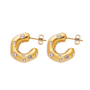 Pendientes Grandes de Zirconia en Forma de C con Detalles Dorados para Mujer, Acero Inoxidable 18K, Estilo Vintage, para Bodas y Fiestas - Product Image 6