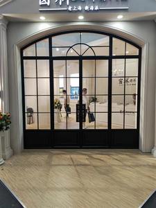 Porte à battants française moderne avec grille en aluminium et serrure |   Design en verre de haute qualité |   Personnalisable |   Convient pour les villas et les hôtels - Product Image 3