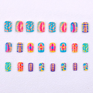 Ongles press-on de haute qualité en gros, faux ongles néon multicolores, imprimés floraux et abstraits peints à la main, faux ongles courts carrés - Product Image 5