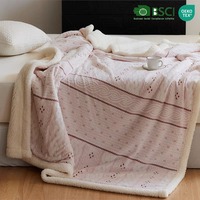 Couverture réversible en flanelle cationique et sherpa, motif torsadé en relief, douce et confortable, pour lit et canapé, OEM ODM, textile de maison, vente en gros