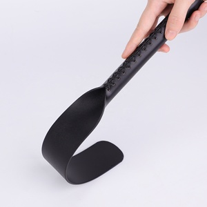 Macaron en cuir véritable fessée Paddle - BDSM Sensation Whip pour jeu adulte - Product Image 4