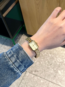 Montre à quartz carrée minimaliste pour femme, élégante et tendance, avec bracelet en acier inoxydable - Product Image 6
