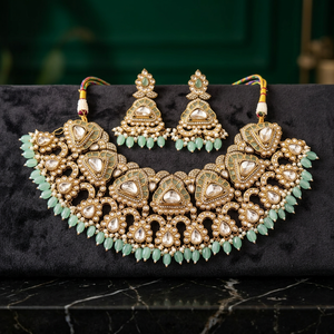 Conjunto de Collar Choker Kundan Chapado en Oro Antiguo Tradicional Indio con Cuentas de Piedras Preciosas Color Lavanda Púrpura, Conjunto de Joyería Nupcial con Pendientes - Product Image 3