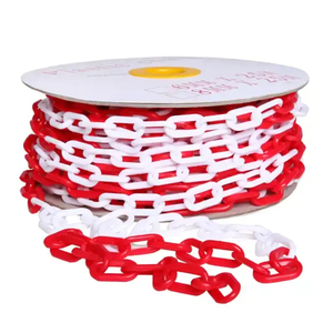 Chaîne de sécurité décorative en plastique résistante aux intempéries pour la gestion des foules sur les allées et les entrées, barrière de clôture à maillons - Product Image 1