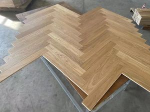 <span class=keywords><strong>Parquet</strong></span> en chêne européen à chevrons, surface brossée naturelle, vente en gros directe d'usine, revêtement de <span class=keywords><strong>sol</strong></span> en bois d'ingénierie <span class=keywords><strong>pour</strong></span> l'intérieur - Product Image 2