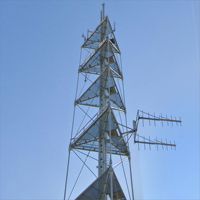 Menara Radio Komunikasi Tiga Kaki 30m dengan Kaki Baja Tubular untuk Stasiun Basis Seluler 4G 5G di Filipina