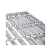 Gegolfd geperst stalen rooster gegalvaniseerd gelast stalen rooster hoge belastbaarheid metalen roosterplaat voor gemeentelijke bouw