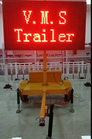 VMS Trailer Panneau à messages variables Panneau fléché à énergie solaire Led Support de trafic mobile Panneau de flèche ambre Remorque routière