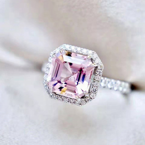 Anello quadrato rosa classico da donna, gioiello da dito in stile principessa, regalo per feste e appuntamenti - Product Image 1