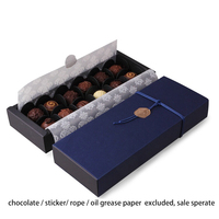 Boîte pliante pour chocolats, faite à la main, en papier artistique, imprimée offset, avec laminage mat et gaufrage, avec séparateur
