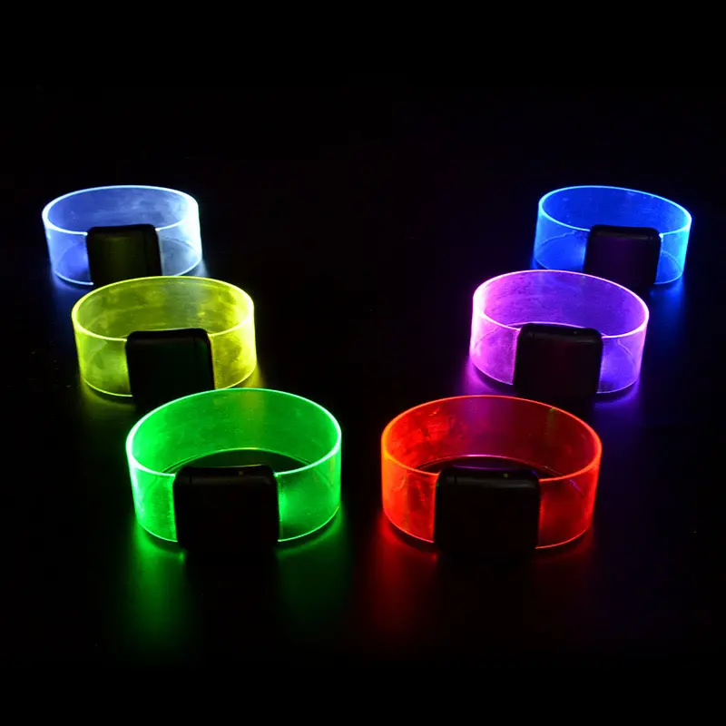 Pabrik bergaya silikon gelang gelang LED dengan suara diaktifkan pencahayaan untuk malam hari menjalankan barang promosi