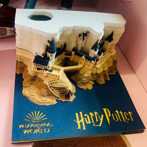 Cadeau de Noël Château Magique de <span class=keywords><strong>Harry</strong></span> <span class=keywords><strong>Potter</strong></span> Construction Tridimensionnelle Bloc-notes 3D Décoration de Bureau Décoration Artisanat en Papier - Product Image 6