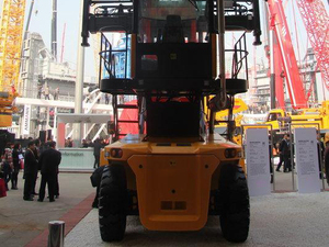 ราคาโรงงาน รถยกตู้คอนเทนเนอร์ยี่ห้อดังรุ่นใหม่ รถยกแบบ Reach Stacker 8 ตัน 9 ตัน ขับเคลื่อน 4 ล้อ สำหรับยกตู้คอนเทนเนอร์เปล่า ขาย - Product Image 5