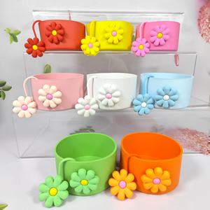 Venta al por mayor: Bonita tapa de silicona para la base de la taza con diseño de flor de begonia, tapa antipolvo para pajita, accesorios de bar para decoración floral - Product Image 2