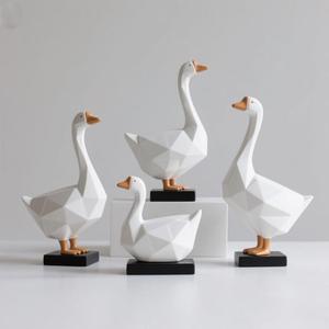 Escultura de Ganso Minimalista Nórdica - Figura de Resina Ecológica de 5 Pulgadas, Estilo Escandinavo, Color Personalizado, Uso en Exteriores, Ecológica - Product Image 1