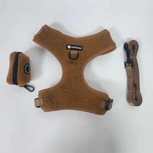 Nuevo conjunto de arnés de lujo personalizado para perros, fabricantes, logotipo personalizado ajustable, sin tirones, <span class=keywords><strong>collar</strong></span> de arnés para perros, correa para perros - Product Image 1