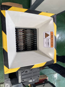 מגרסת פלדה תעשייתית קטנה/מכונת גריסה מיני לפלסטיק, טקסטיל ומתכת, מטחנת פסולת - Product Image 3