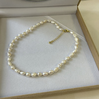 Collier ras de cou en perles baroques d'eau douce 100% NATURELLES de 16 à 18 pouces - bonne qualité - fermoir en laiton plaqué or 18 carats - étanche