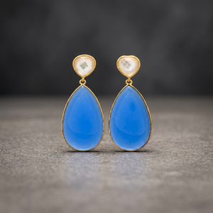 Nouveauté : Boucles d'oreilles pendantes en argent sterling 925 plaqué or 14 carats avec calcédoine bleue et double perle, forme poire et ronde - Product Image 3