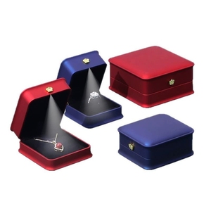 Boîte de rangement à bijoux rectangulaire bleue personnalisée EVERWIN avec couvercle, design élégant et solide pour l'affichage de bagues, colliers et bracelets - Product Image 4