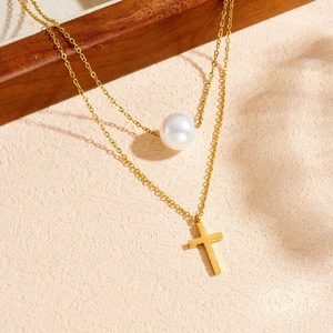 Ensemble de colliers superposés en acier inoxydable plaqué or 18 carats Lumiara - Collier minimaliste à maillons géométriques avec perles pour femmes - Product Image 3