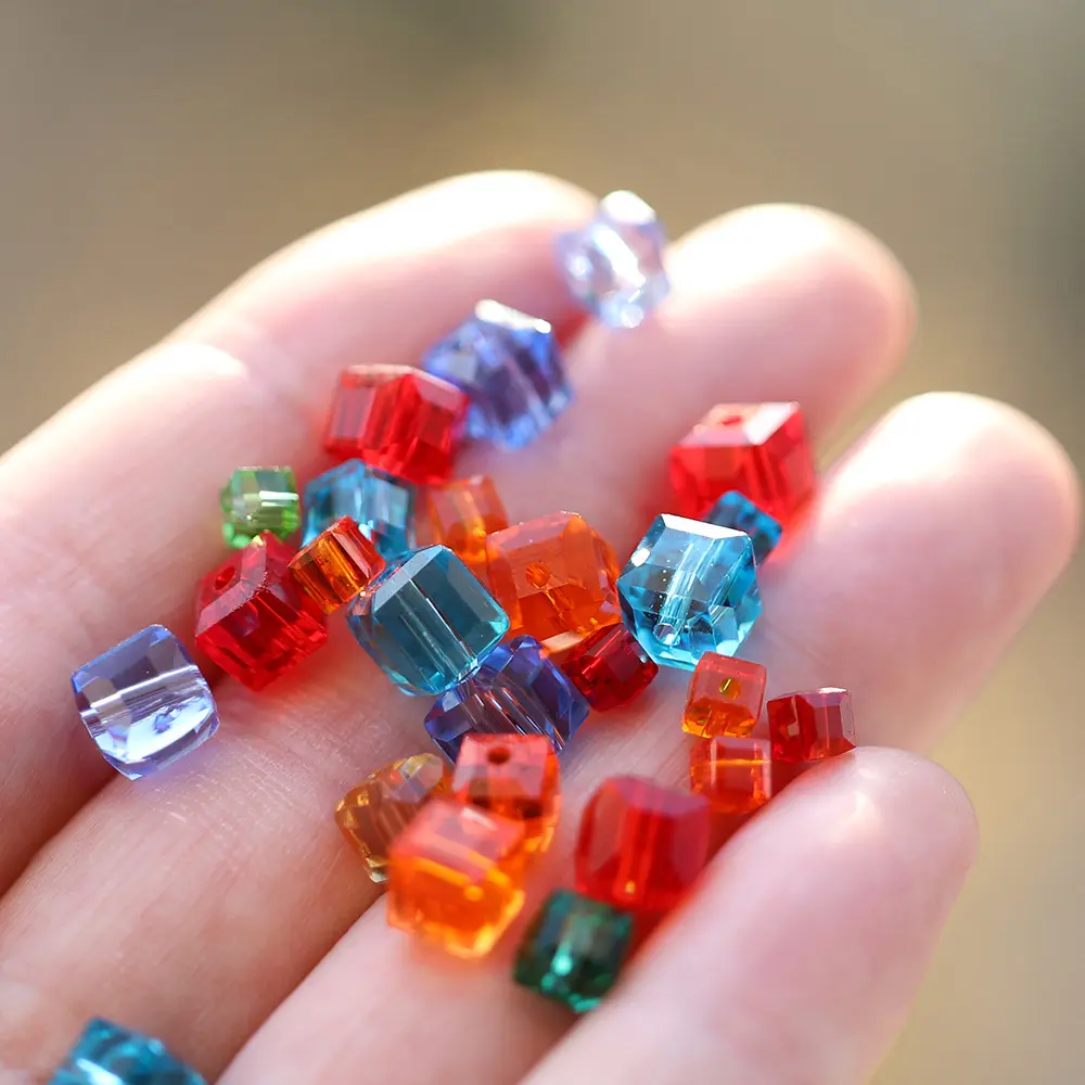 6mm sfaccettato perline di cristallo colorato cubo quadrato perle di vetro all'ingrosso per la creazione di gioielli