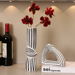 Jarrón de Cerámica Moderno con Diseño de Nudos de Cuerda de Mystic Arts para Decoración del Hogar y Exhibición en la Entrada - Product Image 4