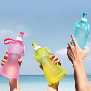 Bouteille d'eau pliable en silicone, portable et légère - Product Image 1