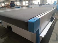 Cutter CNC à couteau oscillant Rongchi 1625 avec tête de couteau simple 1500x2600mm pour tissu et cuir