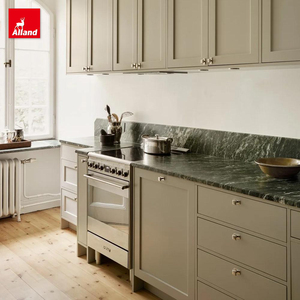 Gabinetes de Cocina Contemporáneos Allandgroup con Acabado Mate, Diseño Shaker con Isla, Color Verde Grisáceo, con Encimera Negra - Product Image 5