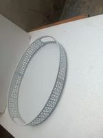 Witte plastic dienblad met metalen handgrepen, handgemaakt geometrisch traliewerkdesign, multifunctioneel voor keuken, eetkamer, Ramadan decoratie